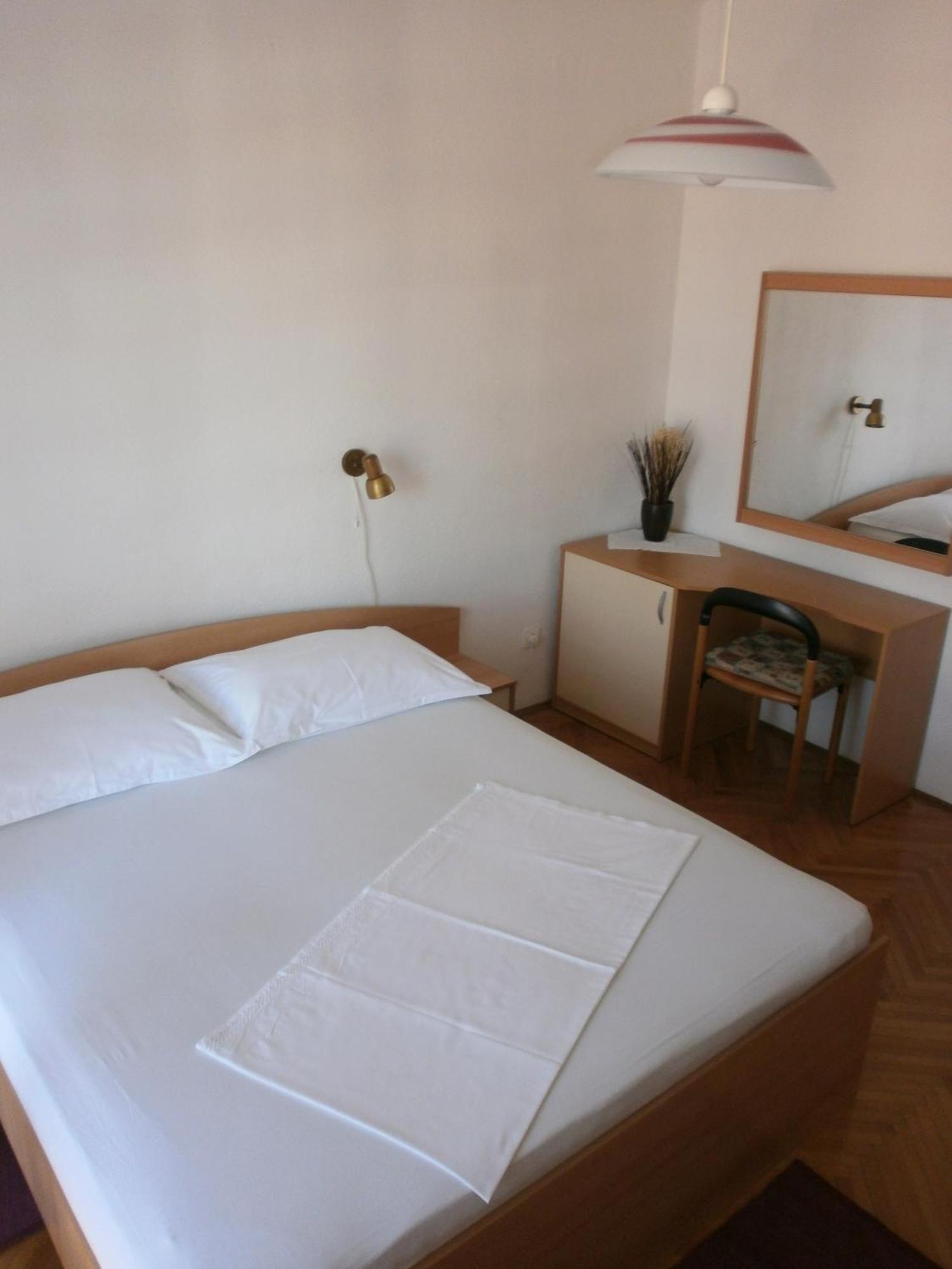 Apartments By The Sea Podgora, Makarska - 12326 الغرفة الصورة